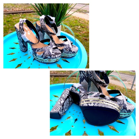 ✨Snakeskin Heels✨ - Picture 1 of 2